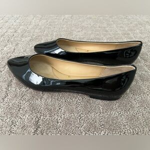 Trotters Women's Estee Black Patent Leather Pointed Ballet Flats Size 9